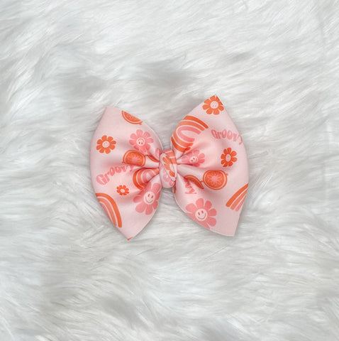 Groovy bow/ Piggies