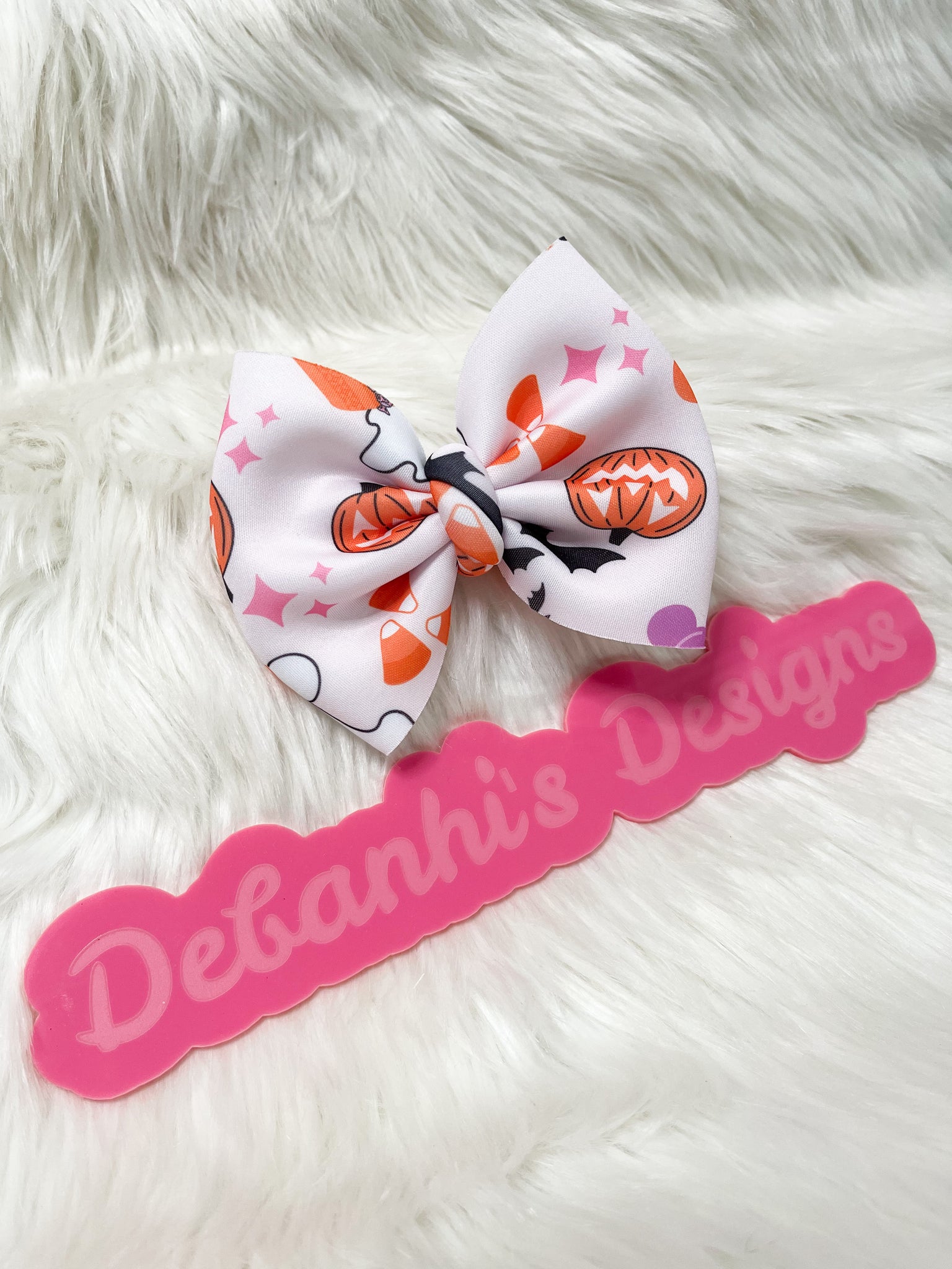 Spooky disney bow/ Piggies