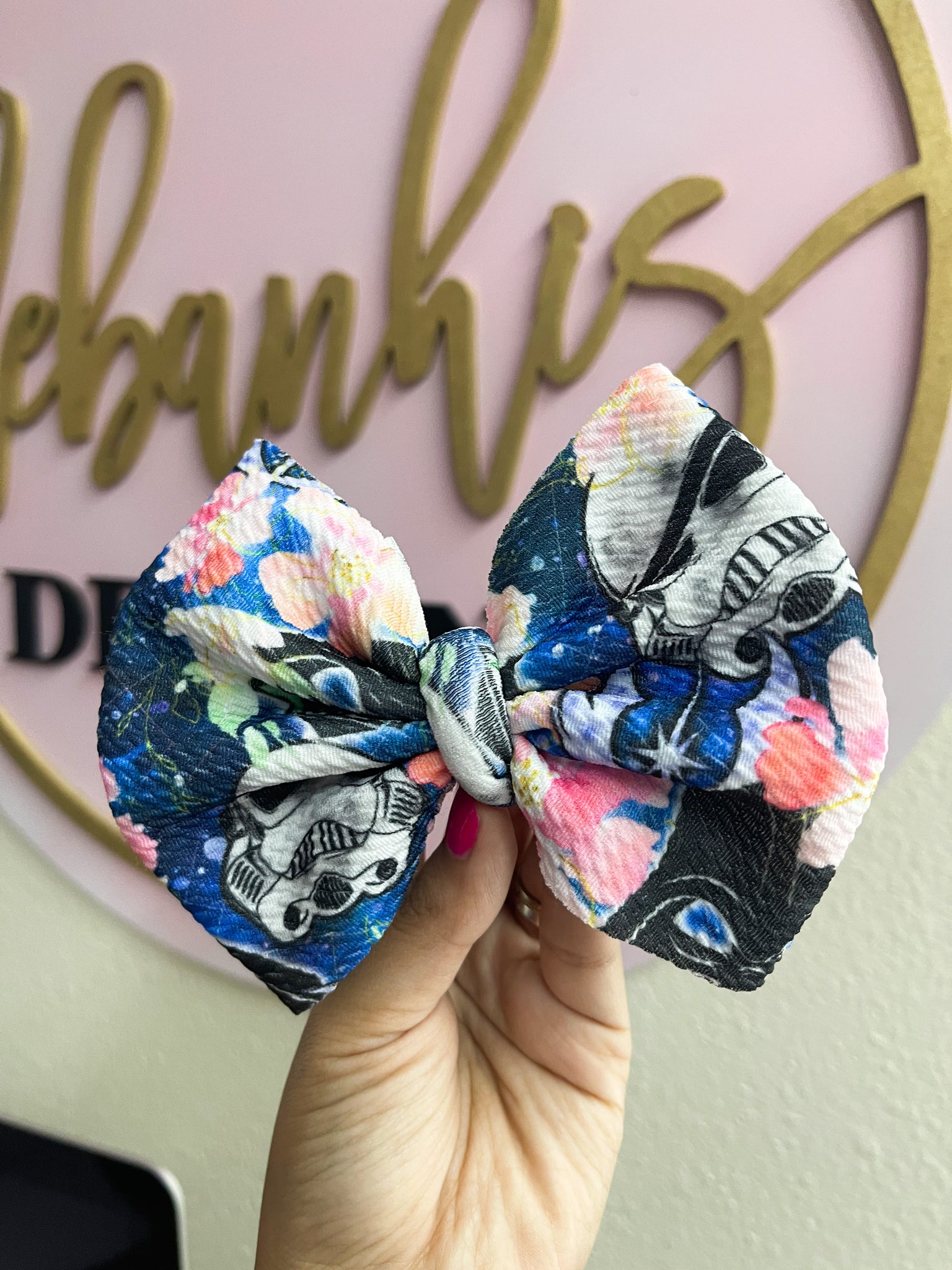 Flower dark force bow/ Piggies