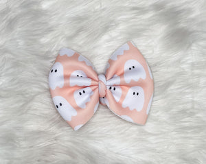 Ghost bow/ Piggies
