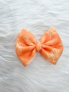 Butterfly bow/ Piggies