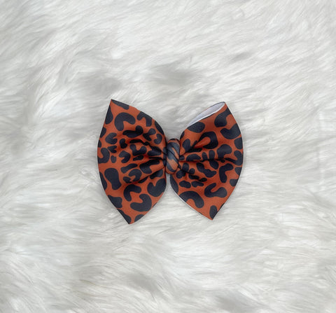 Leopard bow/ Piggies