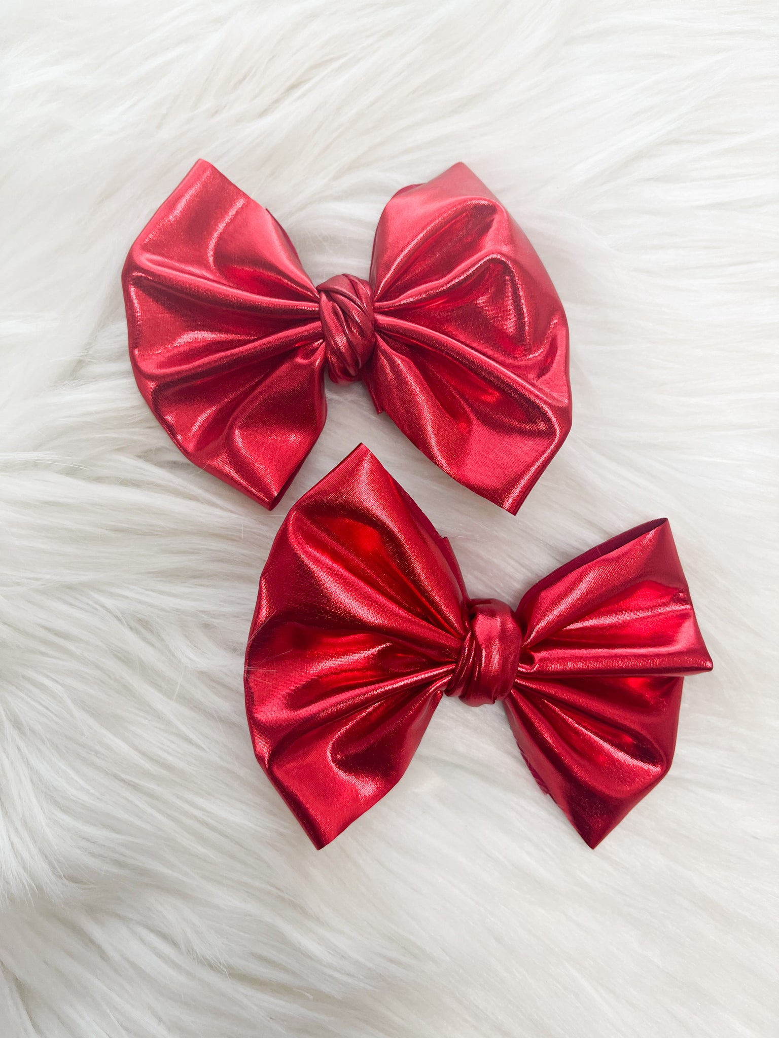 Red foil bow/ Piggies