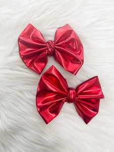 Red foil bow/ Piggies
