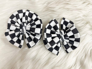 Checkered bow/ Piggies