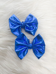 Blue foil bow/ Piggies