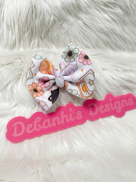 Witchy bow/ Piggies