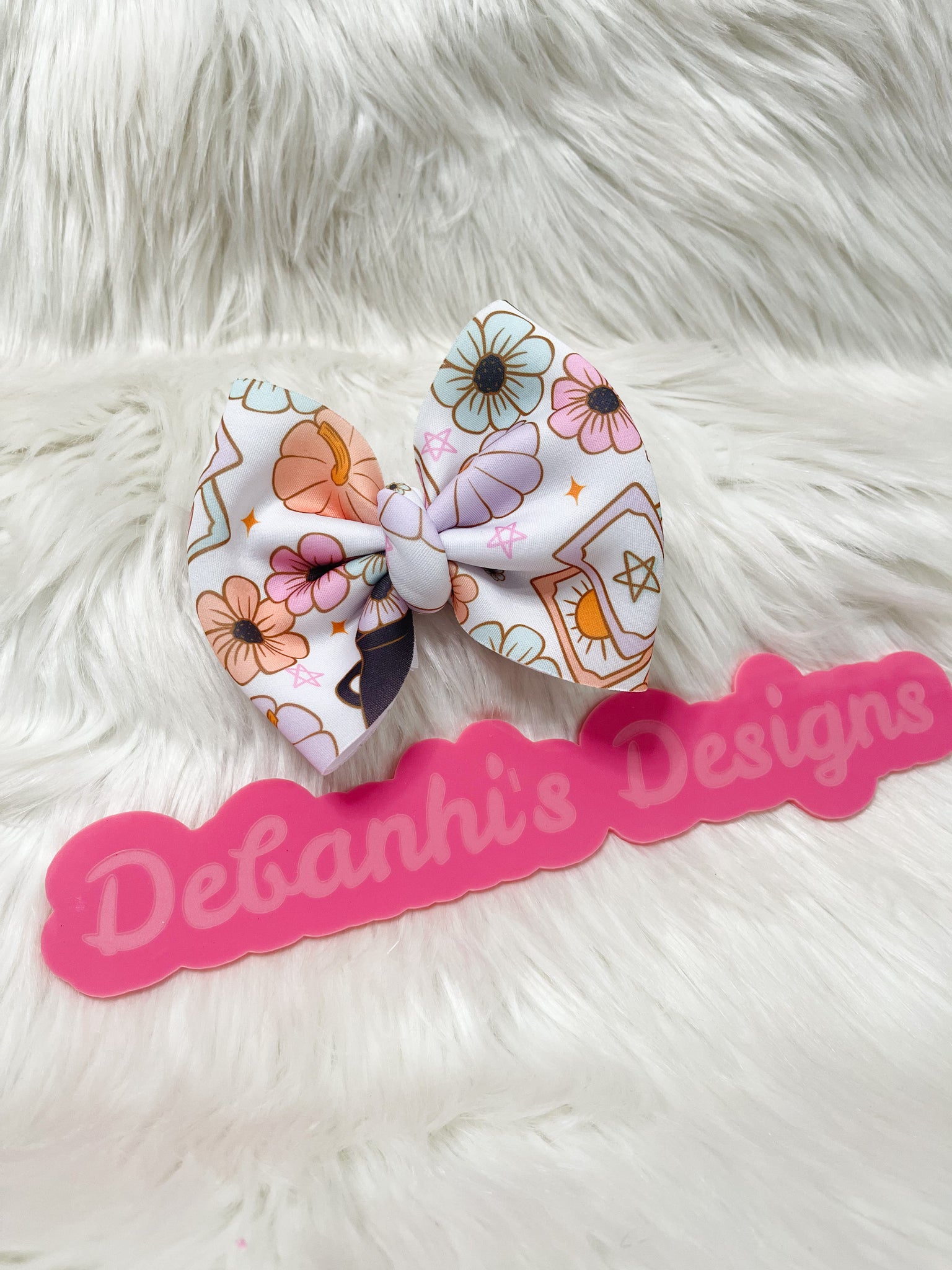 Witchy bow/ Piggies