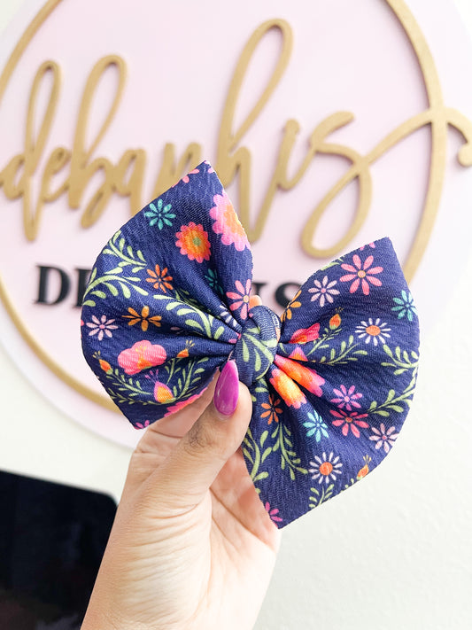Flowers bow/ Piggies