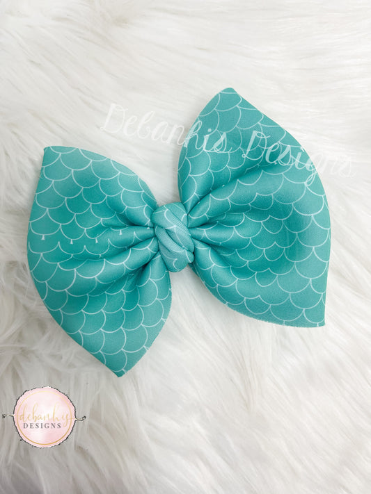 Mermaid scales bow/ Piggies